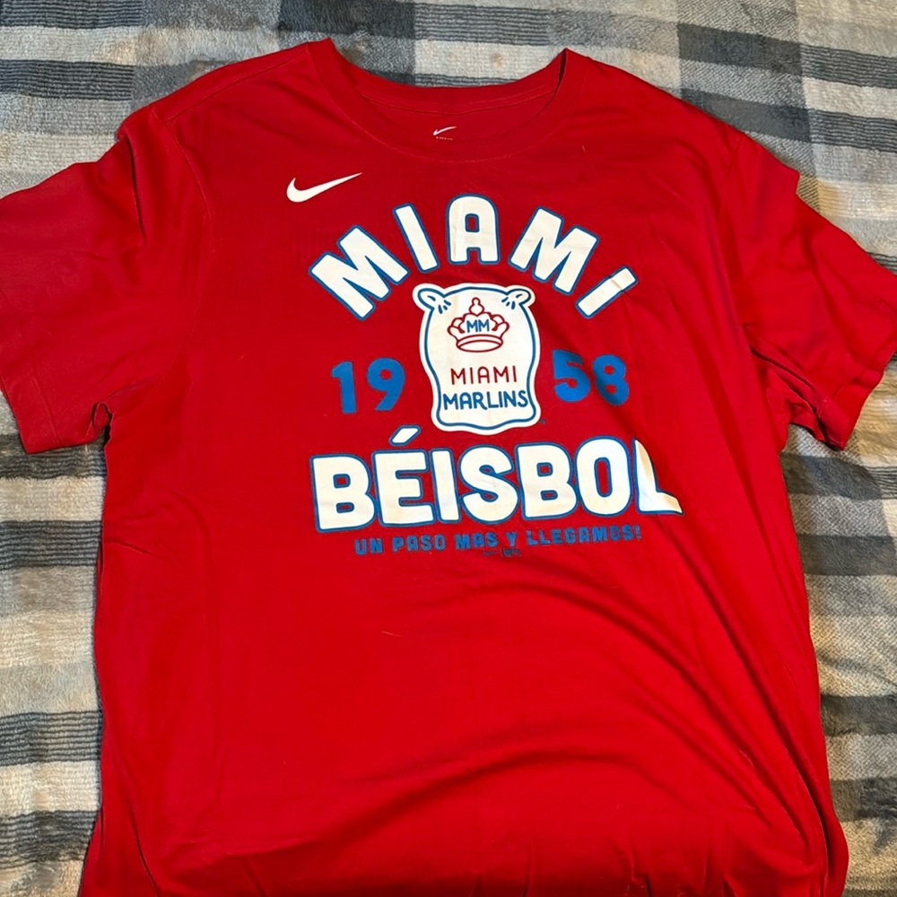 Men’s Nike XL Miami Marlins city connect cotton shirt.